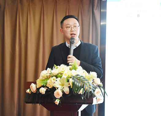 李總.jpg 李總.jpg